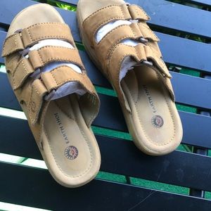 Tan Earth Shoes 8 1/2 medium